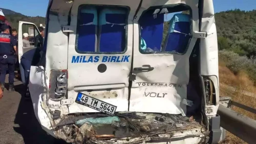 Muğla'da Beton Mikserinin Dolmuşa Çarpması: 1 Ölü, 13 Yaralı!