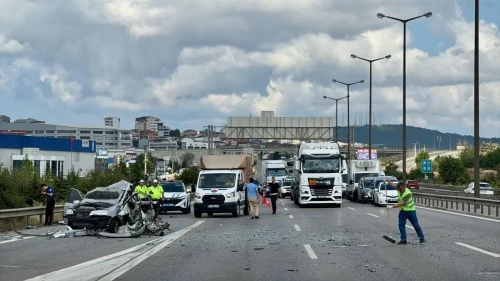 Anadolu Otoyolu'nda Otobüsle Çarpışma: 3 Kişi Ağır Yaralı!