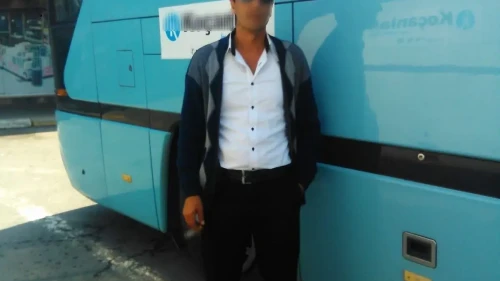 Bursa Gemlik'te Sabah çiçek aldığı eşini öğlen çocuklarının önünde vurdu