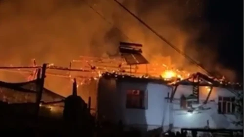 Tokat Zile'de Çıkan Yangında 2 Katlı Bir Ev Alev Aldı, Kül Oldu!