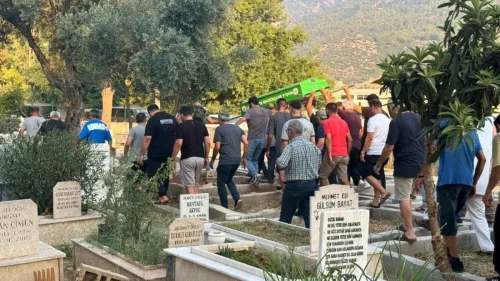 Havuza düşerek ölen minik Asil Kemal Kaya son yolculuğuna uğurlandı!