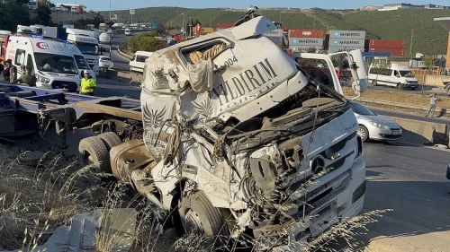 Kara yolunda katliam gibi kaza: Ölü ve yaralılar var!