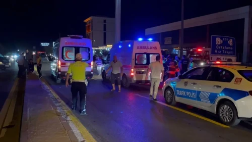 Feci kaza! 3 araç birbirine girdi