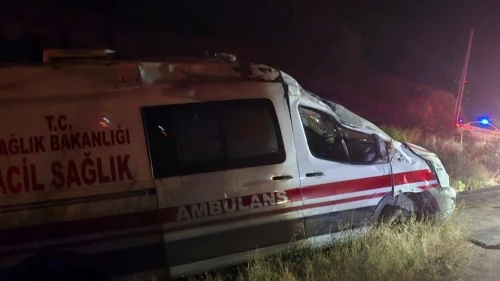 Gümüşhane'de Ambulans Takla Attı: 3 Sağlık Personeli Yaralandı!