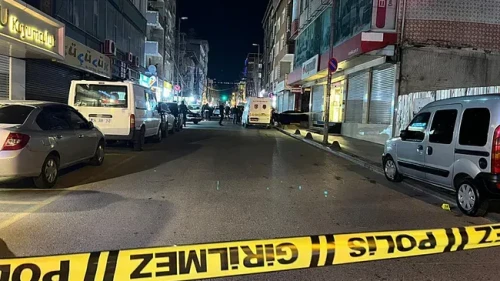 Küçükçekmece'de Motosikletli Dehşet: Sokak Ortasında İnfaz ve 2 Ölü!