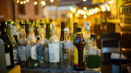 Alkollü İçkilere ÖTV Zammı: Rakı, Viski ve Bira Fiyatları Yükseldi