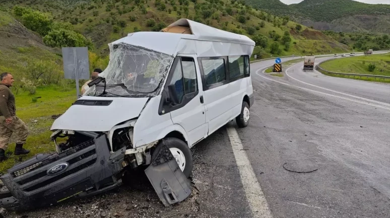 Bitlis'te Trafik Kazasında 1 Kişi Hayatını Kaybetti, 2 Kişi Yaralandı!