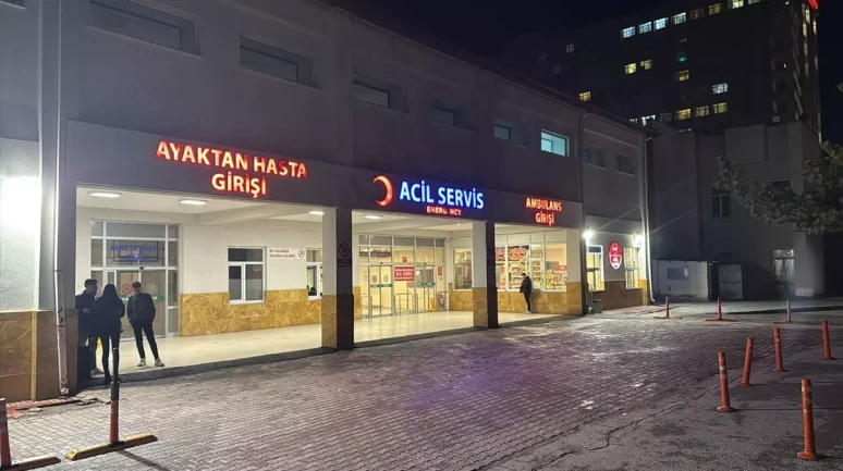 Sivas'ta 53 öğrenci gıda zehirlenmesi şüphesiyle hastaneye başvurdu