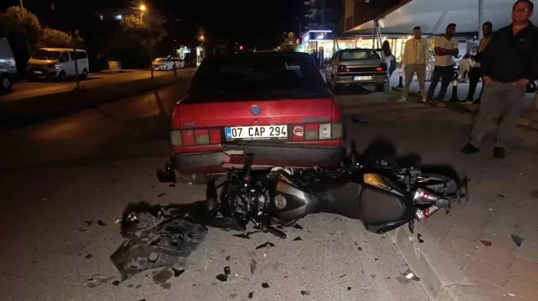 Antalya Manavgat'ta Motosiklet ile Ticari Araç Çarpıştı!