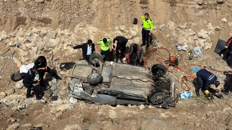 Bingöl'de Trafik Kazasında Otomobil Devrildi, Yaralı Sayısı 7 Oldu