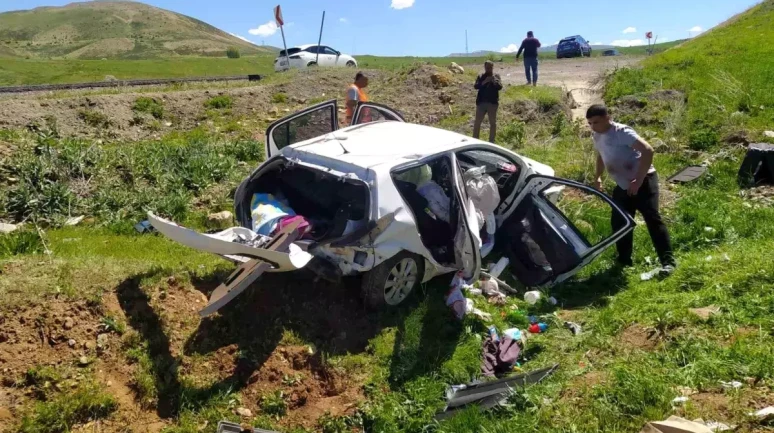 Bingöl'de Korkunç Trafik Kazası: Bir Kişi Öldü, İki Kişi Yaralandı!