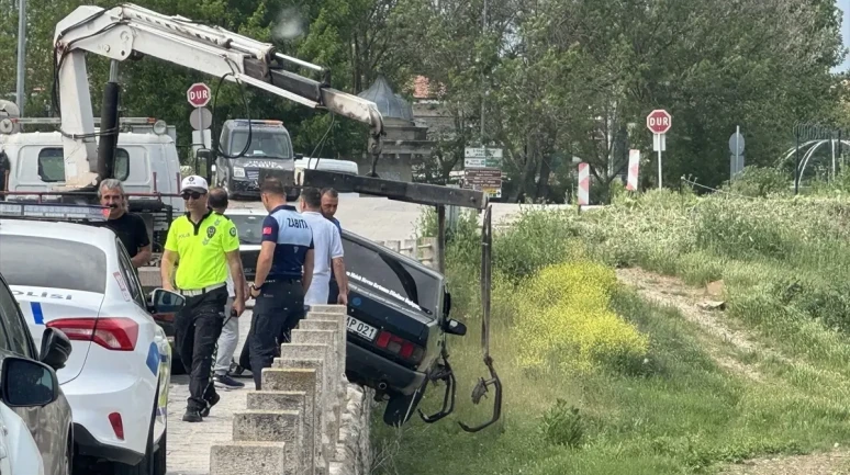 Edirne'de Felaket Trafik Kazası: Araç Sürücüsü Yaralandı!
