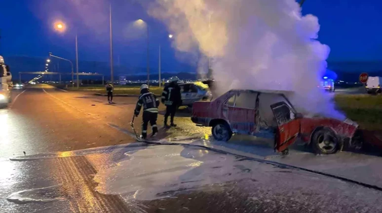 Erzurum'da Otomobil Alev Aldı: İtfaiye Ekipleri Hızla Müdahale Etti!
