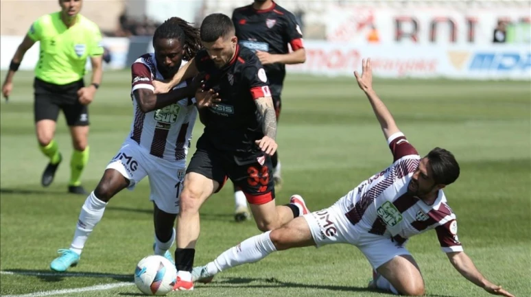 Fatih Karagümrük ile Bandırmaspor maçı ilk 11'leri açıklandı!
