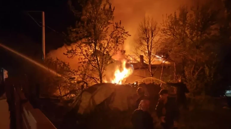 Göynük'te Çıkan Yangında 2 Katlı Bir Ev Kullanılamaz Hale Geldi!