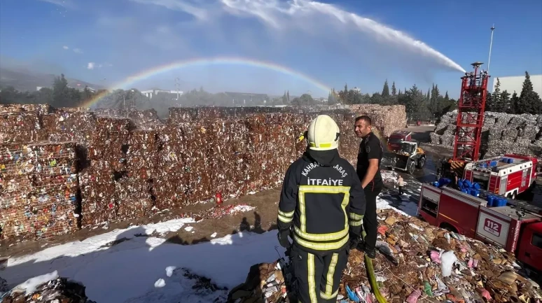 Kahramanmaraş'ta Kağıt Fabrikasında Büyük Yangın Çıktı!