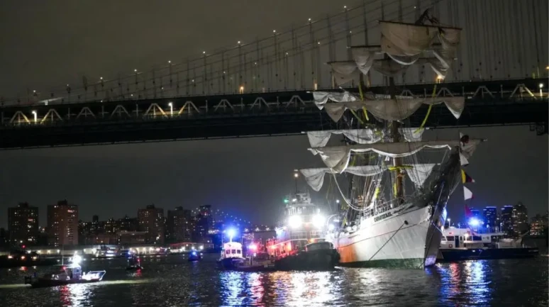 Meksika bandıralı gemi, Brooklyn Köprüsüne çarptı!