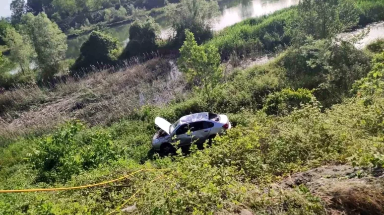 Samsun'da Otomobil Şarampole Uçtu: 2 Kişi Yaralandı!