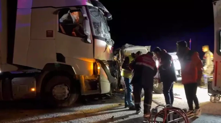 Sivas'ta Meydana Gelen Tır ve Pikap Kazasında 1 Kişi Hayatını Kaybetti