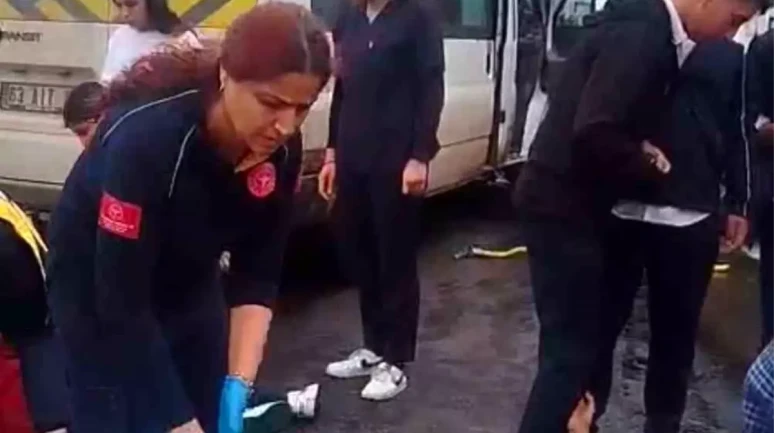 Siverek'te Öğrenci Servisi Kaza Yaptı, Yaralılar Var!