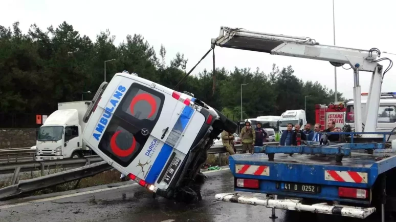 Tuzla'da Meydana Gelen Ambulans Kazası Halkı Endişelendirdi!