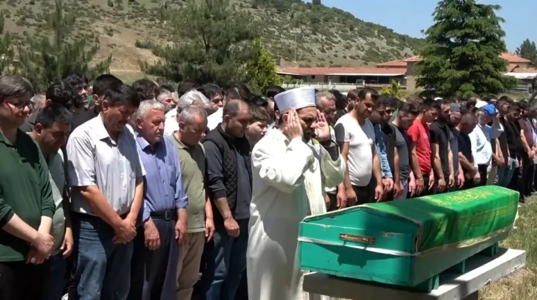 19 Yaşındaki Halil İbrahim Balı Traktör Kazasında Hayatını Kaybetti!