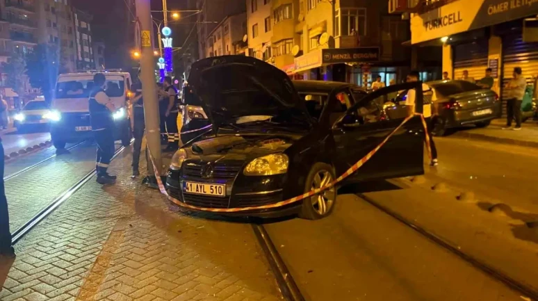 Kocaeli'de Alkollü Sürücü M. K. Biranda Tramvay Yoluna Daldı!