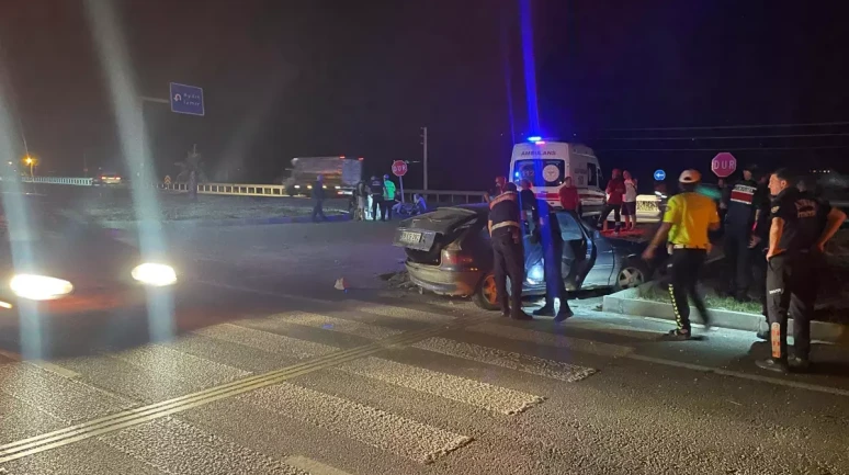 Aydın'da Trafik Kazası: 2 Kişi Öldü, 3 Kişi Yaralandı!