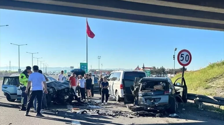 Bolu'da Zincirleme Kaza Sonucu Nazım Ö. Öldü, 6 Kişi Yaralandı!