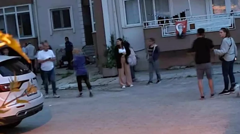 Çanakkale'de Vesile Açar Cam Silerken 2. Kattan Düşerek Öldü!