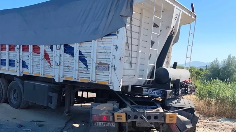 Adıyaman Gölbaşı'nda TIR ve Beton Mikseri Çarpıştı!