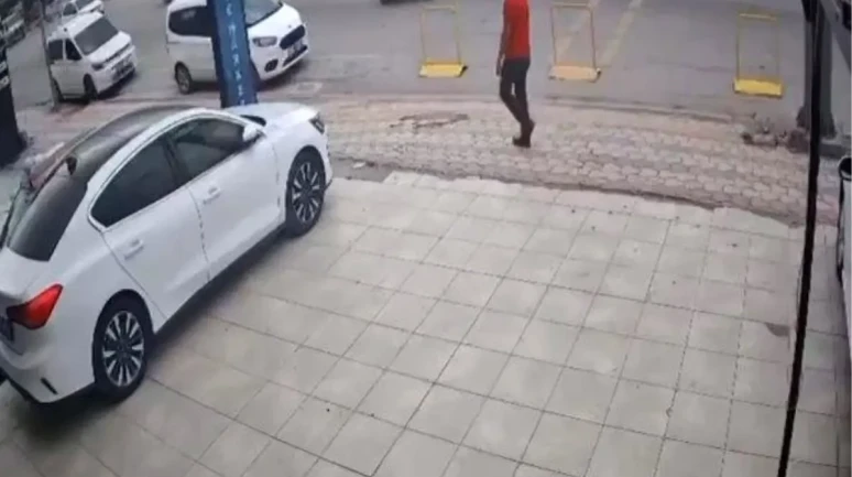 Hatay İskenderun'da yaşlı bir adama kamyonet çarptı!