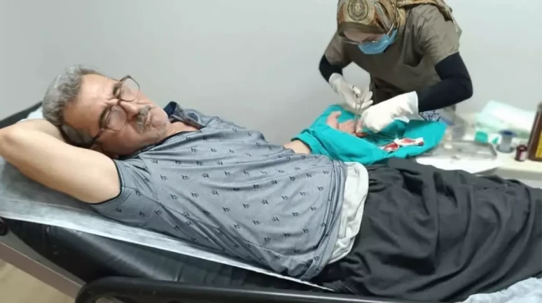 Adana'da Kebapçı Eyüp Davşan Karpuz Keserken Parmak Kesti!