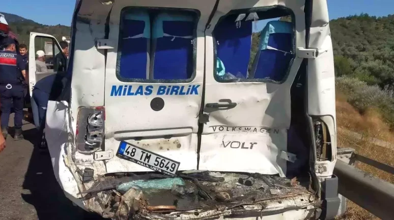 Muğla'da Beton Mikserinin Dolmuşa Çarpması: 1 Ölü, 13 Yaralı!