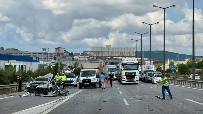 Anadolu Otoyolu'nda Otobüsle Çarpışma: 3 Kişi Ağır Yaralı!