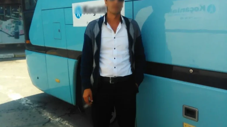 Bursa Gemlik'te Sabah çiçek aldığı eşini öğlen çocuklarının önünde vurdu