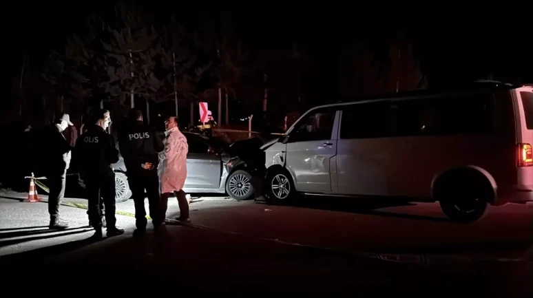Sivas'ta Trafik Kazası: M. K. Öldü, 8 Kişi Yaralandı!