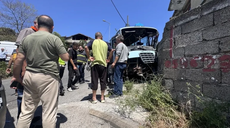 Zonguldak'ta Meydana Gelen Minibüs Kaza Sonucunda 14 Kişi Yaralandı!