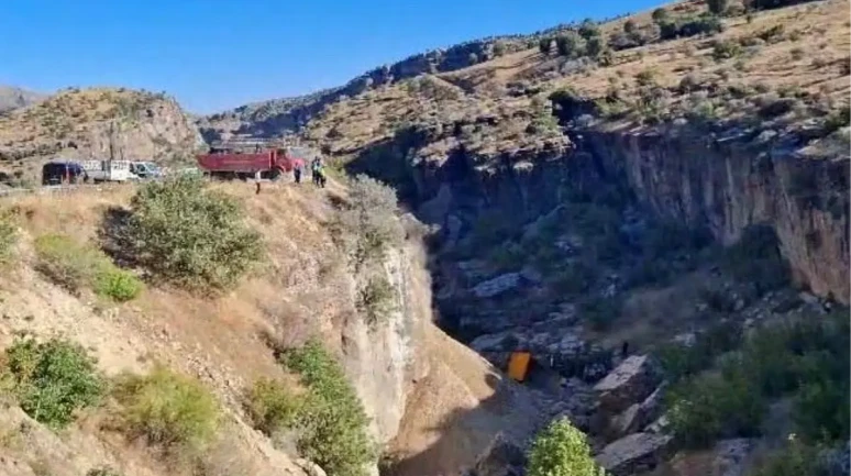 Adıyaman'da Hafriyat Kamyonu Uçuruma Düştü: Osman Göğüs Öldü!