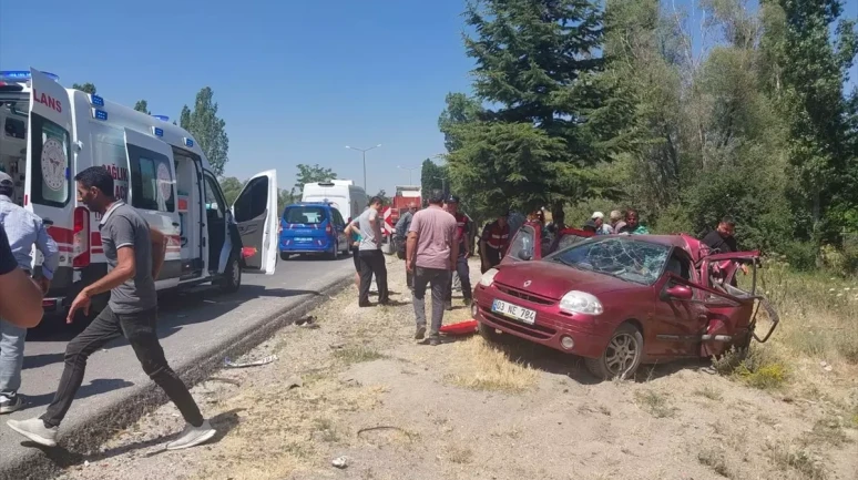 Afyonkarahisar Sinanpaşa İlçesinde Tır Kazası: 1 Ölü, 5 Yaralı!