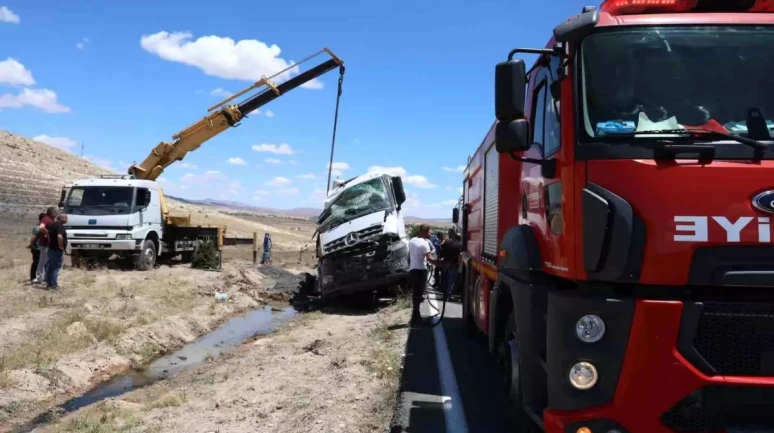 Nevşehir'de Beton Mikseri Feci Şekilde Şarampole Devrildi!