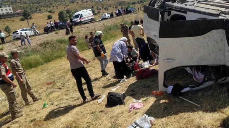 Bingöl Kırlıova'da Trafik Kazası: 1 Çocuk Öldü, 6 Yaralı