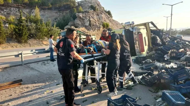 Burdur'da Kamyon Felaket Bir Şekilde Devrildi: 1 Kişi Yaralandı!