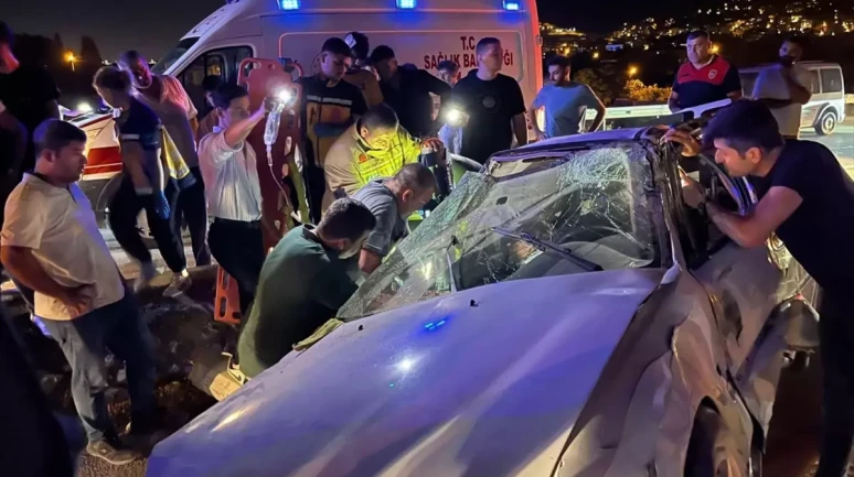 Hatay Defne'de Aileyi Vuran Trafik Kazası! 4 Yaralı!