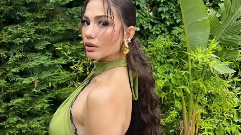 Demet Özdemir, Havuz Kenarında Güneşin Keyfini Çıkardı!