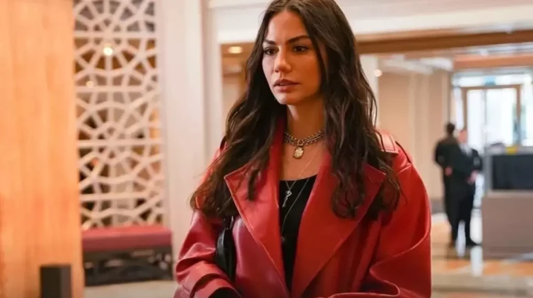 Demet Özdemir sezonun yorgunluğunu kumsalda atıyor!