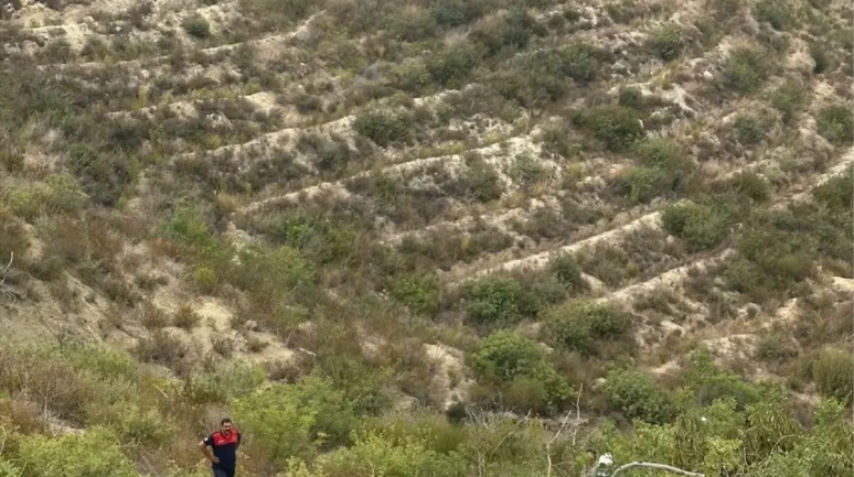 Hatay Arsuz'da Otomobil Uçuruma Yuvarlandı: 4 Yaralı!