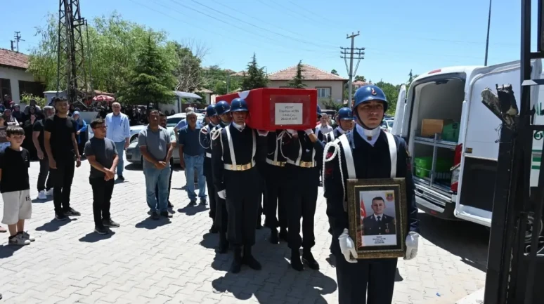 Jandarma Astsubay Emirhan Altın Son Yolculuğuna Uğurlandı!