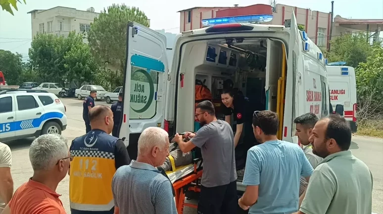 Adana Kozan'da Felaket Kaza: Otomobil İle Traktör Çarpıştı!