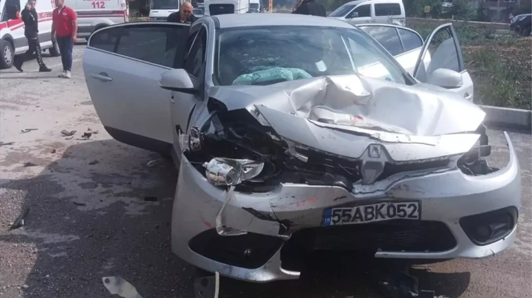Tokat'ın Niksar İlçesinde Trafik Kazası: 5 Kişi Yaralandı!
